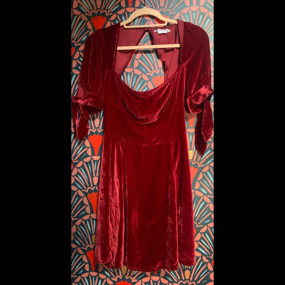 Red stretch puff sleeve velvet mini dress